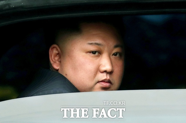 북한이 러시아와 군사협력을 확대하며 외교적 선택지를 넓혀와 미국과의 협상에서 대북제재 완화 등을 요구할 가능성이 제기된다. 사진은 2019년 2월 26일 김정은 국무위원장이 베트남 랑선성 동당역에 도착했던 모습. /뉴시스.