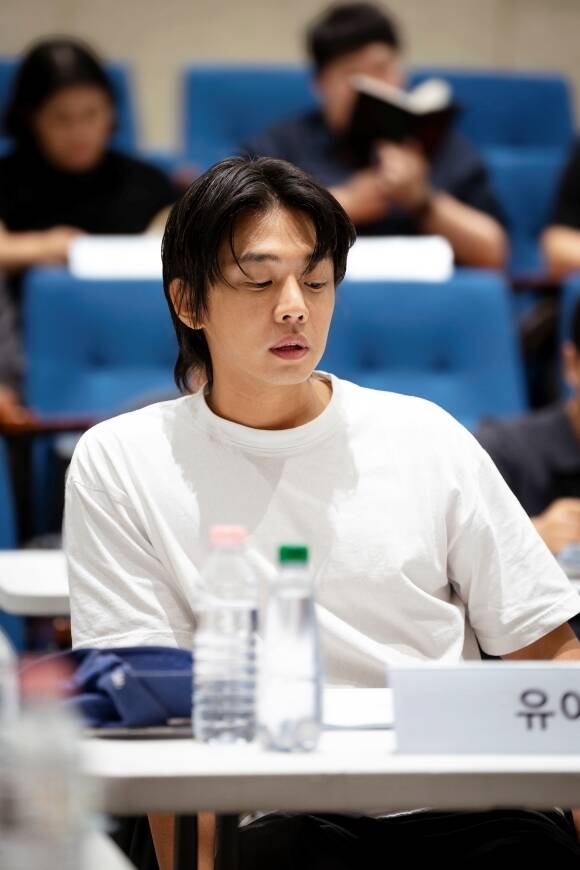 배우 유아인이 장재현 감독의 '뱀피르'에서 이교도 집단을 쫓는 청부업자 역을 맡아 관객들과 만난다. /NEW