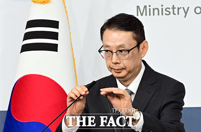 박두순 외교부 대변인이 18일 오후 서울 종로구 외교부에서 현안 관련 정례브리핑을 하고 있다. /임영무 기자