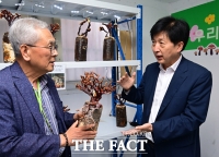 도봉구 도심 버섯 재배 현장 찾은 오기형 의원 [포토]