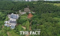  거제 '기록적 폭우'... 쓸려 내려간 산비탈 [TF사진관]