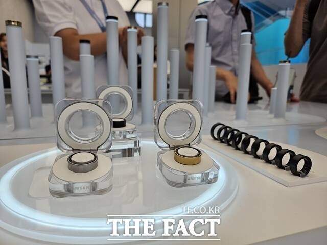 삼성전자는 지난 2024년 선보인 '갤럭시링'의 후속작을 준비 중이다. /더팩트 DB
