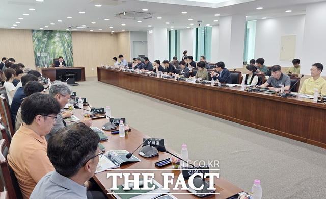 박종원 담양군수가 오는 10월 1일 개막하는 '2027 남도정원 비엔날레' 기본계획 수립 최종보고회를 진행하고 있다. /담양군
