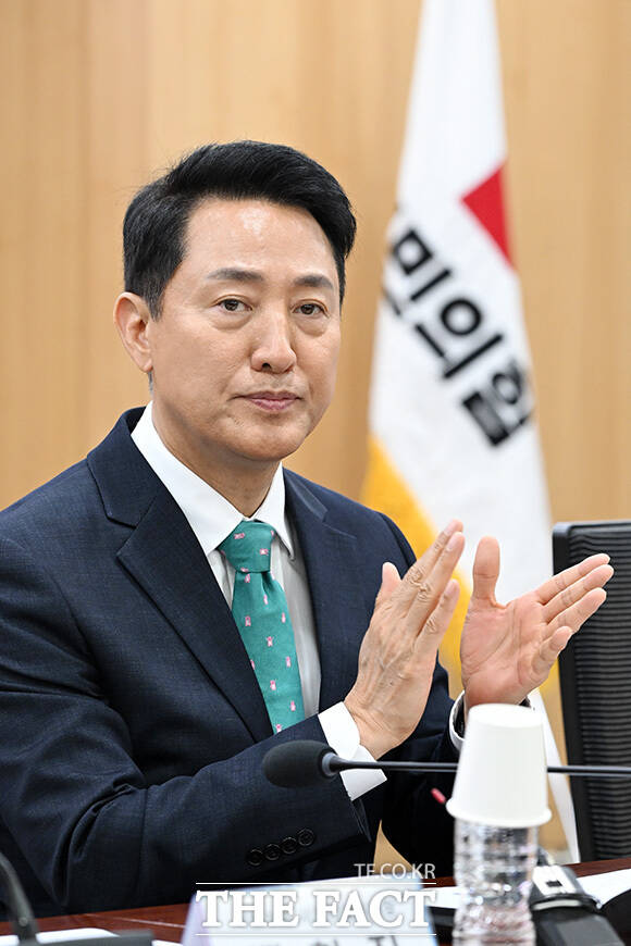 '막힌 공급·징벌적 과세, 8·13 부동산 대책 무엇이 문제인가' 토론회 참석한 오세훈 서울시장(앞 줄 가운데).