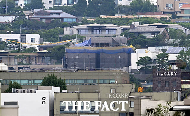 이 회장은 건축허가의 효력을 다투는 소송도 진행하고 있다. 당분간 부영과 메리츠금융 두 그룹 총수 간 조망권 분쟁은 계속될 전망이다.