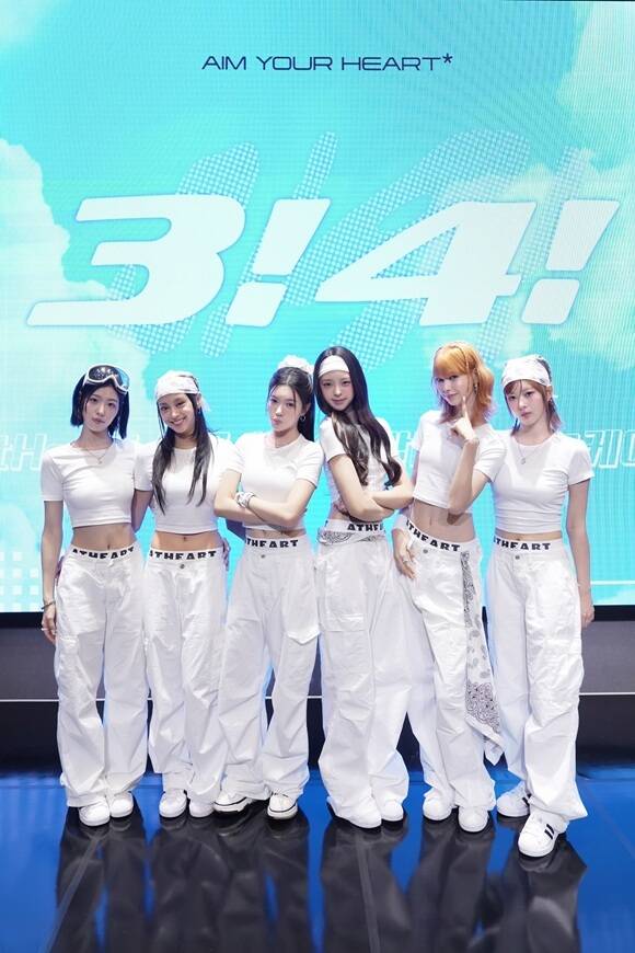 3!4는 1996년 그룹 룰라가 발표한 곡을 리메이크한 것이다. 앳하트 버전 3!4!에는 원곡의 작곡가 이현도가 직접 편곡에 참여했다./타이탄콘텐츠