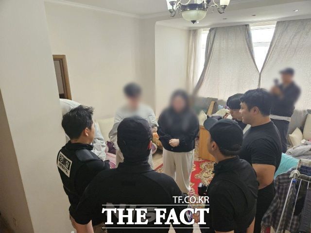보이스피싱 조직원 검거 현장. /부산경찰청