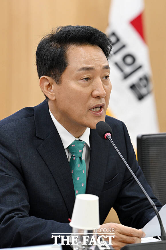 '막힌 공급·징벌적 과세, 8·13 부동산 대책 무엇이 문제인가' 토론회 참석한 오세훈 서울시장(앞 줄 가운데).