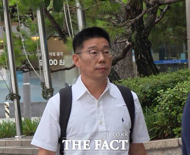 조성현 전 육군 수도방위사령부 제1경비단장(대령)이 7월 10일 오전 경기 과천시 종합특검 사무실에 피의자 신분으로 출석하고 있다. /김해인 기자
