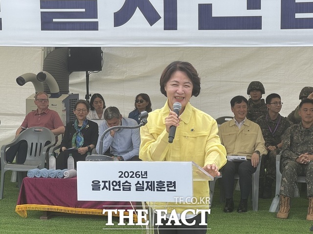 추미애 경기도지사가 훈련 현장을 지켜본 후 발언하고 있다. /김선우 기자