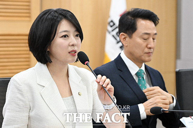 '막힌 공급·징벌적 과세, 8·13 부동산 대책 무엇이 문제인가' 토론회 참석한 오세훈 서울시장(앞 줄 가운데).