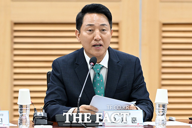 '막힌 공급·징벌적 과세, 8·13 부동산 대책 무엇이 문제인가' 토론회 참석한 오세훈 서울시장(앞 줄 가운데).