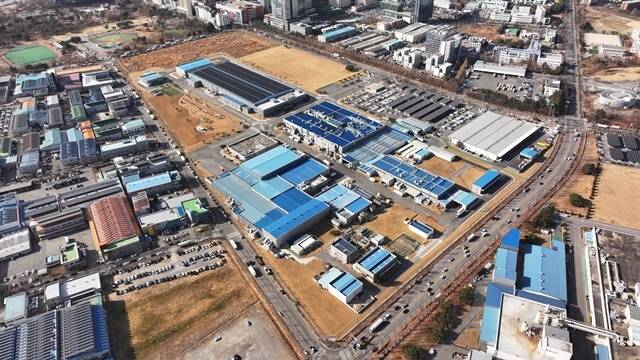 삼성전자는 광주사업장에 플랙트그룹의 HVAC 생산라인을 구축한다고 19일 밝혔다. 사진은 삼성전자 광주사업장 제3 캠퍼스 전경. /삼성전자