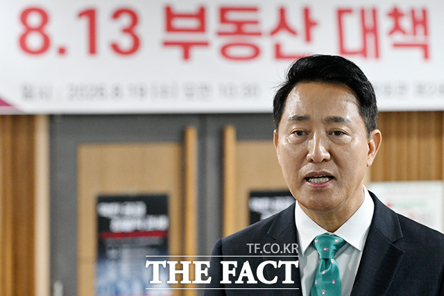 오세훈 서울시장이 19일 오전 서울 여의도 국회 의원회관에서 열린 '막힌 공급·징벌적 과세, 8·13 부동산 대책 무엇이 문제인가' 토론회를 마친 뒤 취재진의 질문에 답하고 있다. /국회=남용희 기자