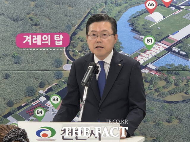 19일 장기수 천안시장이 천안시청 브리핑실에서 2026 천안 K-컬처 박람회 준비 상황을 발표하고 있다. /정효기 기자