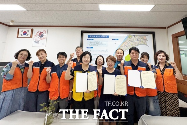 사랑의사다리가 19일 대전시 서구 월평1동 지역사회보장협의체와 관내 취약계층의 건강한 식생활 지원을 위한 취약계층 밑반찬 지원 업무협약을 맺었다. /대전시 서구