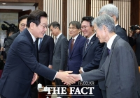  與 김민석호, '조희대 공세'로 첫 시험대…'지지율 딜레마'는 고민