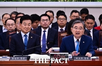  한미연합훈련 관련 질의에 답변하는 조현 외교부 장관 [포토]