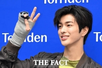  코르티스 건호 '깁스마저 패션으로' [TF사진관]