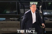  '사직서 수리는 아직' 정성호 장관, 법무부 출근 [TF사진관]
