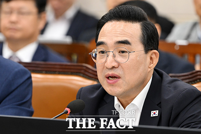 의원 질의에 답하는 박홍근 기획예산처 장관.