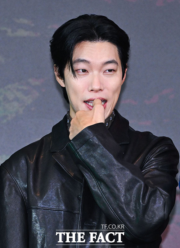 배우 류준열이 '들쥐'를 통해 데뷔 후 첫 1인 2역에 도전해 연기 변신에 나선다. /서예원 기자