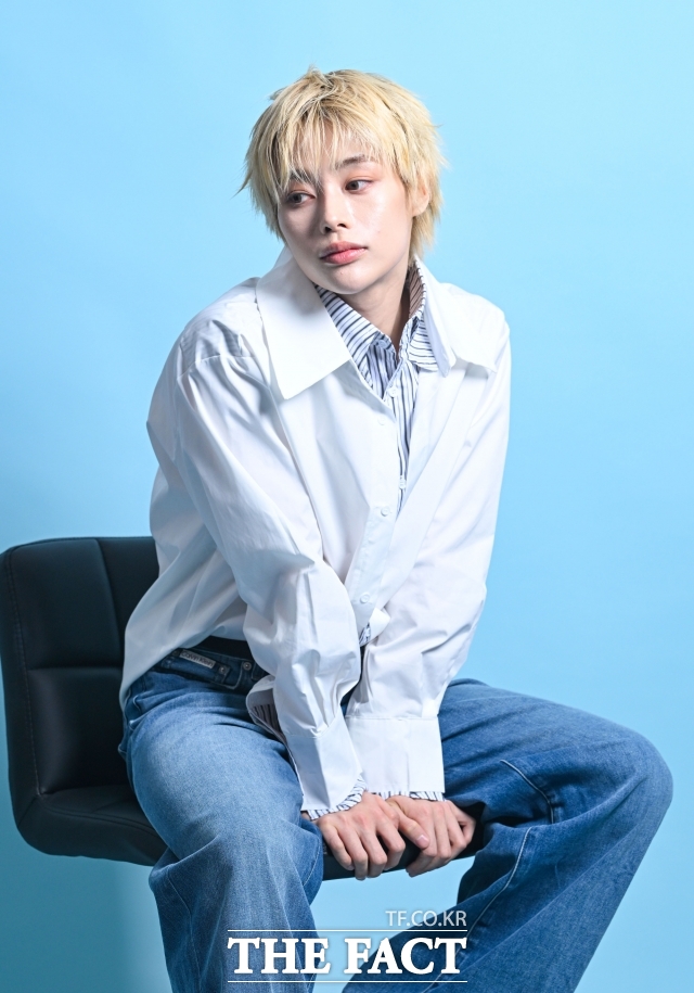 그룹 템페스트의 한빈이 19일 오후 서울 마포구 상암동 <더팩트> 사옥에서 인터뷰에 앞서 포즈를 취하고 있다. 그는 24일 첫 번째 디지털 싱글 'No Fear'를 발매했다. /서예원 기자