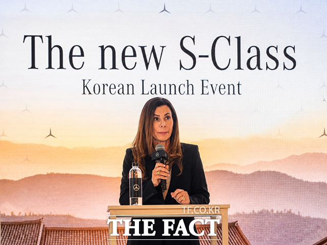 쉬린 에미라 메르세데스-벤츠코리아 대표이사가 지난 19일 강원 영월 더 한옥 헤리티지에서 열린 '더 뉴 메르세데스-벤츠 S-클래스' 출시 행사에서 신형 S-클래스를 소개하고 있다. /영월=황지향 기자
