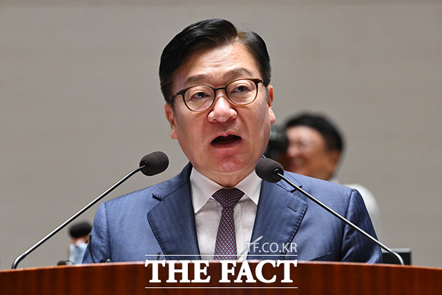 의원총회에서 모두발언 하는 정점식 원내대표.