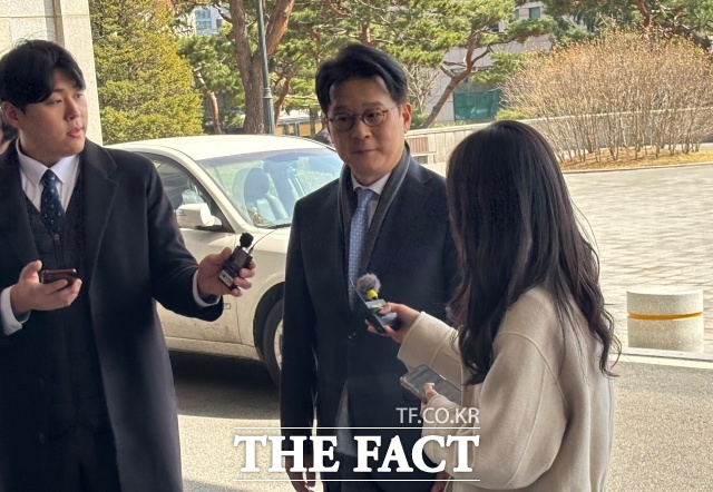 이창수 서울중앙지검장이 2025년 3월 13일 오후 서울 서초구 서울중앙지검에 출근하고 있다. /정채영 기자