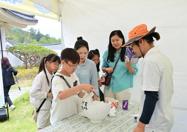 2026 청송백자축제가 오는 9월 11일부터 4일간 청송백자 도예촌에서 열린다. /청송문화관광재단