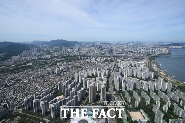 정부는 용산공원의 일부 부지를 활용해 청년층 대상 공공임대주택 등을 공급하는 방안을 추진하고 있다. /김성렬 기자