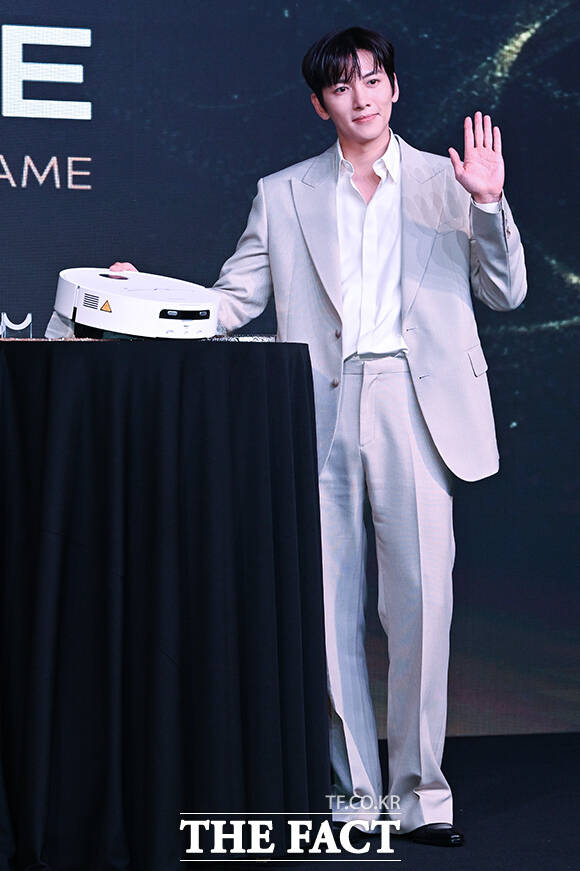 글로벌 종합 가전 브랜드 드리미의 한국 앰버서더를 맡고 있는 배우 지창욱이 20일 오후 서울 서초구 가빛섬에서 열린 '드리미 인 서울' 행사에 참석해 포즈를 취하고 있다. /김성렬 기자