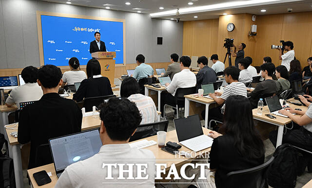 오세훈 서울시장이 20일 오전 서울 중구 서울시청 브리핑룸에서 김윤덕 국토부 장관과의 면담에 대한 입장을 밝히고 있다. /박헌우 기자