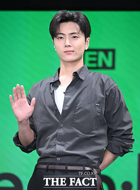 그룹 엔하이픈(ENHYPEN) 니키와 제이크, 성훈, 정원, 선우, 제이(왼쪽부터)가 20일 오전 서울 용산구 몬드리안 서울 이태원에서 열린 미니 8집 'THE SIN : BLISS' 발매 기념 기자간담회에 참석해 포즈를 취하고 있다. /박헌우 기자
