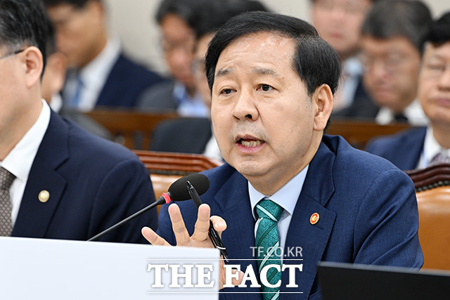의원 질의에 답하는 구윤철 부총리 겸 재정경제부 장관.
