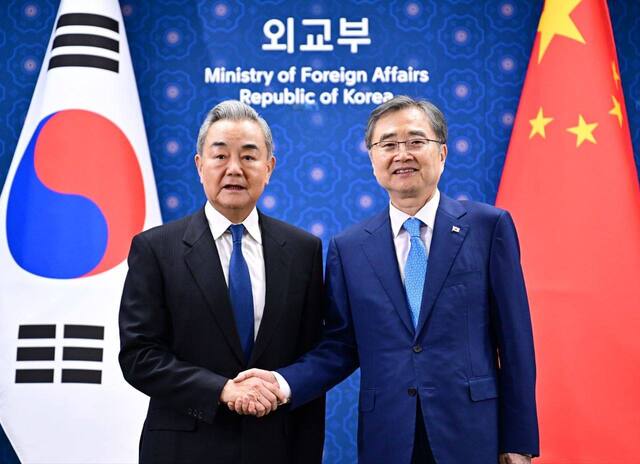 왕이 중국 외교부장 겸 공산당 중앙외사판공실 주임은 19일 이재명 대통령이 광복절 경축사에서 제안한 한반도 평화 공존과 관련해 