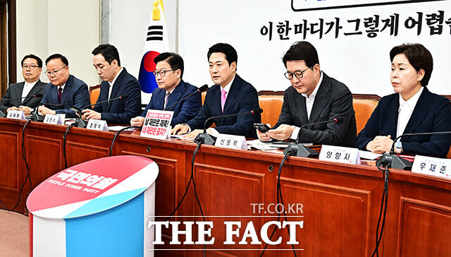 장동혁 국민의힘 대표가 20일 오전 서울 여의도 국회에서 열린 최고위원회의에 참석해 모두발언을 하고 있다. /국회=배정한 기자
