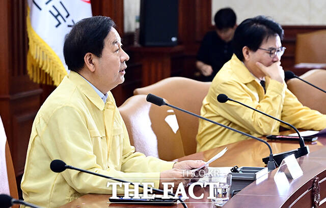 구윤철 부총리 겸 재정경제부 장관이 20일 오전 서울 종로구 정부서울청사에서 열린 비상경제본부회의 겸 경제관계장관회의 겸 민생물가 특별관리 관계장관 TF 회의에 참석해 모두발언을 하고 있다. /임영무 기자