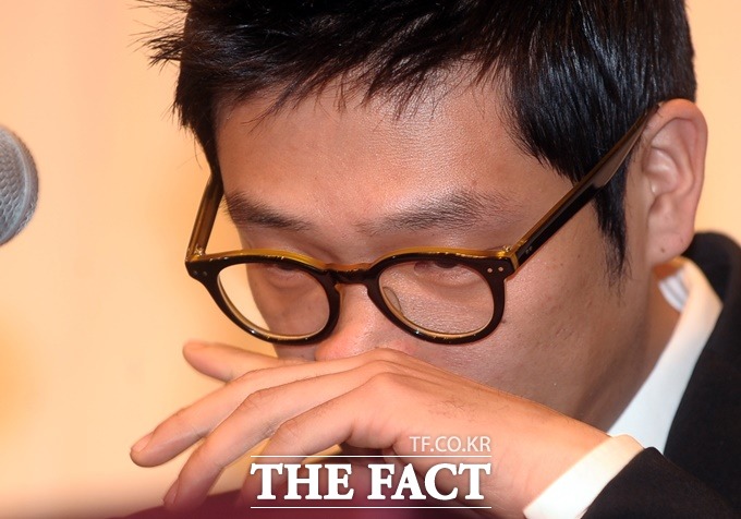 경찰이 가수 겸 프로듀서 MC몽(본명 신동현)의 수면제 대리 처방 의혹을 무혐의로 결론 내렸다. 서울 강남경찰서는 지난 18일 마약류관리법과 의료법 위반 혐의를 받는 신 씨를 증거 불충분에 따른 혐의없음으로 불송치했다고 20일 밝혔다. /이효균 기자