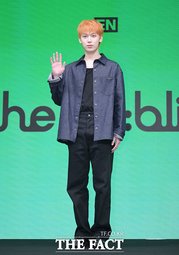 그룹 엔하이픈(ENHYPEN) 니키와 제이크, 성훈, 정원, 선우, 제이(왼쪽부터)가 20일 오전 서울 용산구 몬드리안 서울 이태원에서 열린 미니 8집 'THE SIN : BLISS' 발매 기념 기자간담회에 참석해 포즈를 취하고 있다. /박헌우 기자