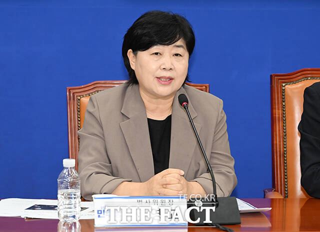 더불어민주당 소속 법제사법위원회 위원들은 20일 노경필 법원행정처장이 대법관 후보들에게 전화를 돌려 전원 동의를 조건으로 후보 추천 무효화를 시도했다는 의혹에 대해 