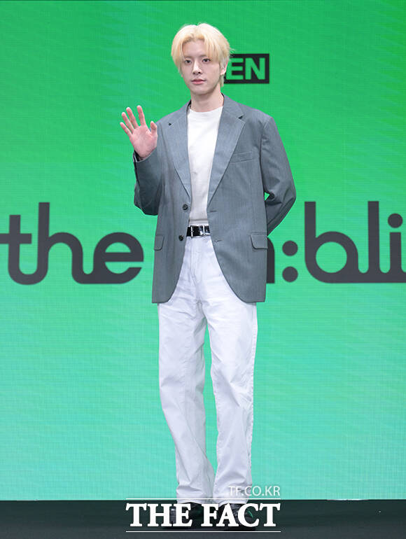 그룹 엔하이픈(ENHYPEN) 니키와 제이크, 성훈, 정원, 선우, 제이(왼쪽부터)가 20일 오전 서울 용산구 몬드리안 서울 이태원에서 열린 미니 8집 'THE SIN : BLISS' 발매 기념 기자간담회에 참석해 포즈를 취하고 있다. /박헌우 기자