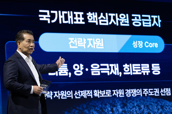 포스코가 노사 간 임금협상을 두고 갈등이 길어지며 창사 58년 만 파업 위기가 고조되고 있다. 사진은 장인화 포스코그룹 회장. /포스코그룹