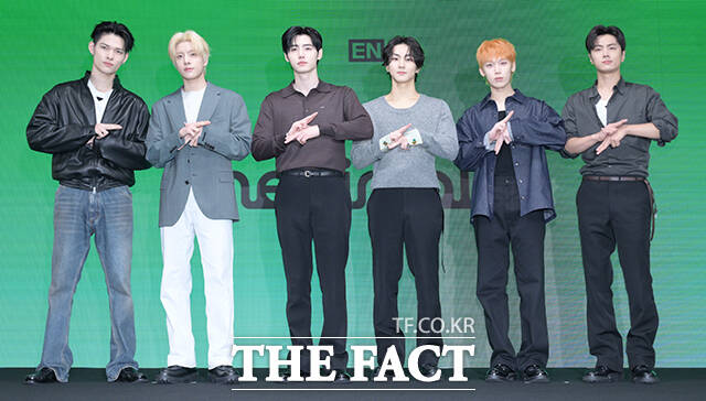 그룹 엔하이픈(ENHYPEN) 니키와 제이크, 성훈, 정원, 선우, 제이(왼쪽부터)가 20일 오전 서울 용산구 몬드리안 서울 이태원에서 열린 미니 8집 'THE SIN : BLISS' 발매 기념 기자간담회에 참석해 포즈를 취하고 있다. /박헌우 기자