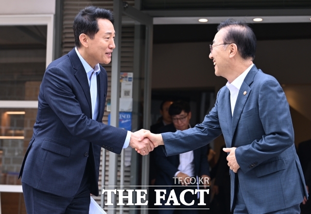 김윤덕 국토교통부 장관과 오세훈 서울시장이 20일 오전 용산공원 주택공급을 놓고 회동했지만 입장 차만 확인한 채 끝났다. /이새롬 기자