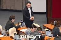  김민석 민주당 대표에게 자리 빼앗긴(?) 천하람 개혁신당 원내대표 [TF사진관]