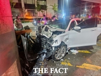  부산시 사상구 교차로서 승용차 교각 충돌…30대 운전자 숨져