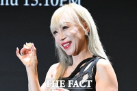  '조수미의 빛나는 40년' 기념 메달 공개 [TF사진관]