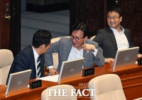  '갈등 봉합?'...밝은 표정으로 대화 나누는 김민석-정청래 [TF사진관]